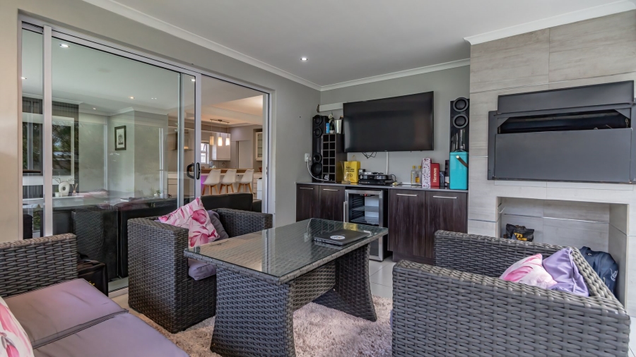 4 Bedroom Property for Sale in Dennegeur Western Cape